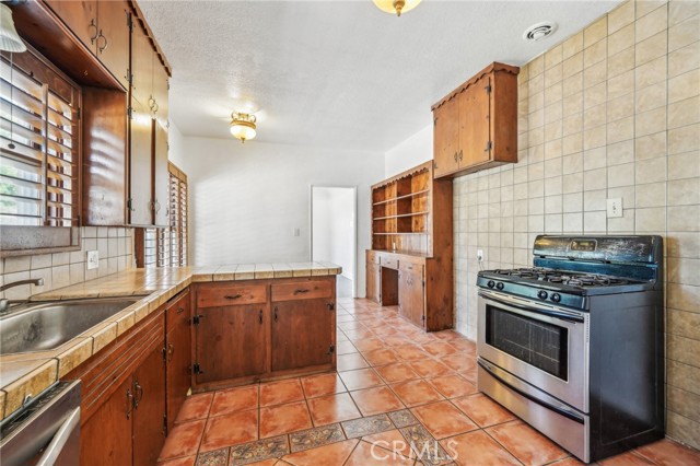 3098 N Arrowhead Avenue, San Bernardino CA: https://media.crmls.org/medias/6f8b4890-6f4a-4e9c-ac4d-61b5a62d8d36.jpg