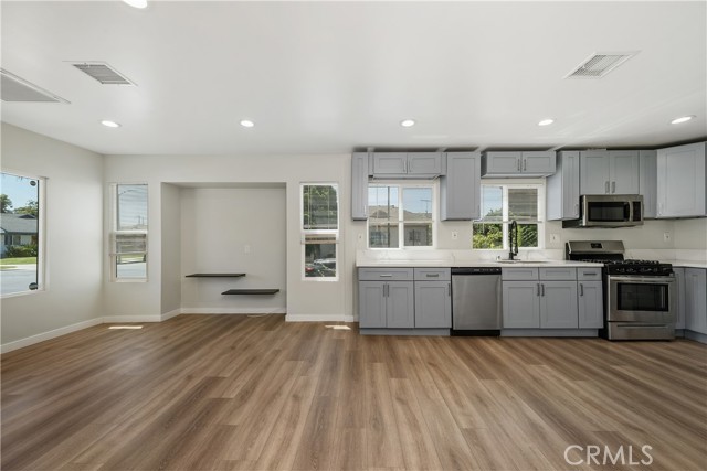 Detail Gallery Image 9 of 27 For 5157 6th Ave, Los Angeles,  CA 90043 - 5 Beds | 2 Baths