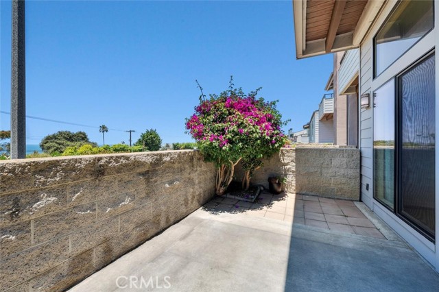 Detail Gallery Image 3 of 36 For 446 Palos Verdes Bld, Redondo Beach,  CA 90277 - 3 Beds | 3 Baths