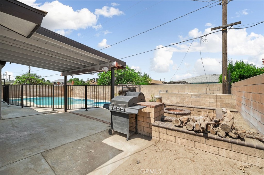 https://media.crmls.org/medias/6f8d30c3-164a-4652-9c27-1b8c3bae4233.jpg?preset=X-Large