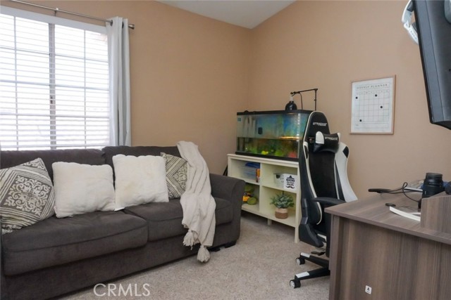 Detail Gallery Image 15 of 18 For 13643 Cabrillo Court, Fontana,  CA 92336 - 4 Beds | 2/1 Baths