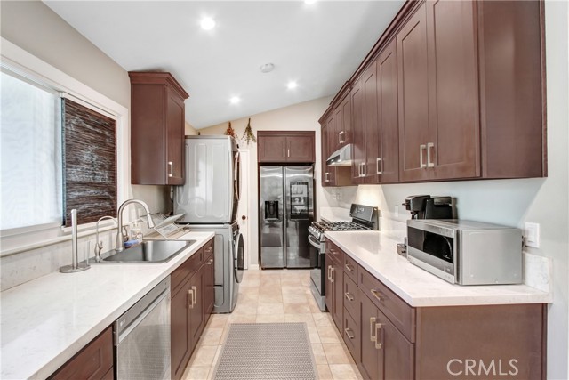 Detail Gallery Image 7 of 42 For 20200 Clark St, Woodland Hills,  CA 91367 - 4 Beds | 4 Baths