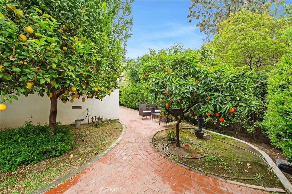 https://media.crmls.org/medias/6f8e574e-b4dc-4c94-8114-29fd92186944.jpg?preset=X-Large