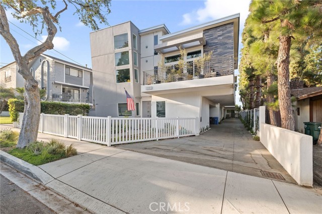 2119 Grant Avenue, Redondo Beach, California 90278, 4 Bedrooms Bedrooms, ,4 BathroomsBathrooms,Residential,For Sale,Grant,SB25030480