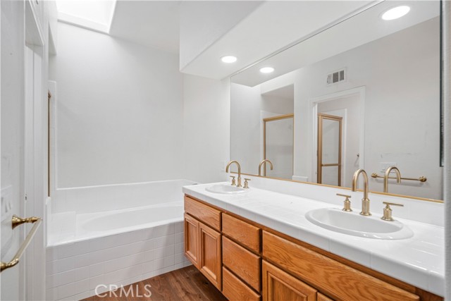 Detail Gallery Image 26 of 53 For 24526 Windsor Dr a,  Valencia,  CA 91355 - 3 Beds | 2/1 Baths