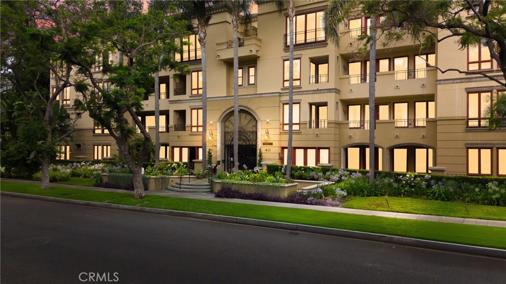 411 N Oakhurst Drive #201