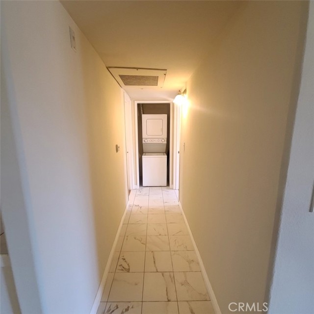 Detail Gallery Image 5 of 17 For 5060 Kester Ave #101,  Sherman Oaks,  CA 91403 - 1 Beds | 1 Baths
