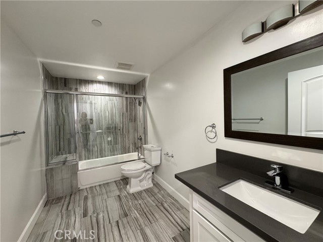 Detail Gallery Image 24 of 27 For 5432 Hermitage Ave #202,  Valley Village,  CA 91607 - 3 Beds | 2 Baths