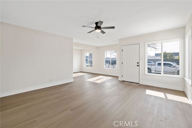 Detail Gallery Image 8 of 28 For 412 E Fairview Rd, Bakersfield,  CA 93307 - 2 Beds | 1 Baths