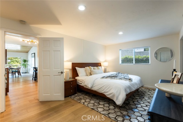 22253 Del Valle Street, Woodland Hills CA: https://media.crmls.org/medias/6f93b720-bba9-42cf-b6ee-a6bf72cbaf49.jpg