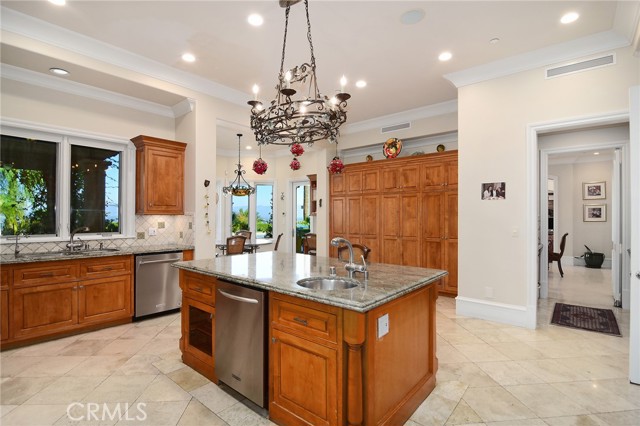 Detail Gallery Image 22 of 73 For 18933 La Montana Pl, Tarzana,  CA 91356 - 7 Beds | 6/1 Baths