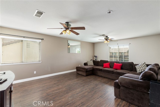 Detail Gallery Image 19 of 37 For 35594 Porcelain Ct, Winchester,  CA 92596 - 4 Beds | 3 Baths