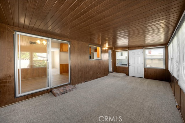 917 N Fuchsia Avenue, Ontario CA: https://media.crmls.org/medias/6f95262a-6eeb-4639-93d8-fb1306478c51.jpg