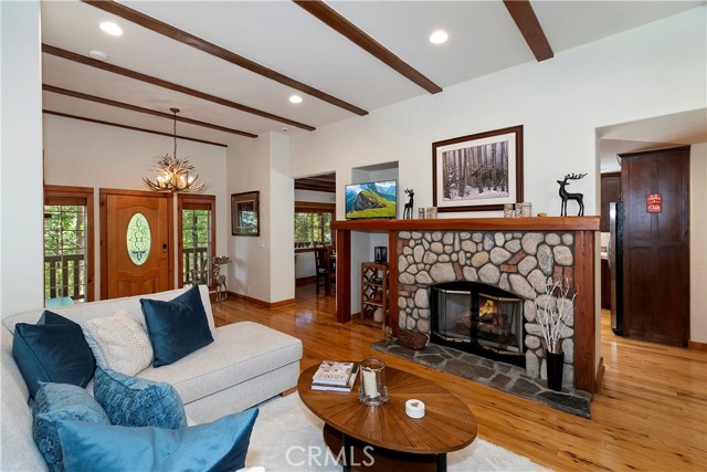 Detail Gallery Image 7 of 53 For 28637 Shenandoah, Lake Arrowhead,  CA 92352 - 4 Beds | 2/1 Baths
