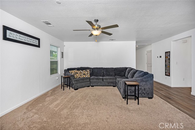 Detail Gallery Image 28 of 58 For 1807 Patricia Ct, Los Banos,  CA 93635 - 4 Beds | 3 Baths