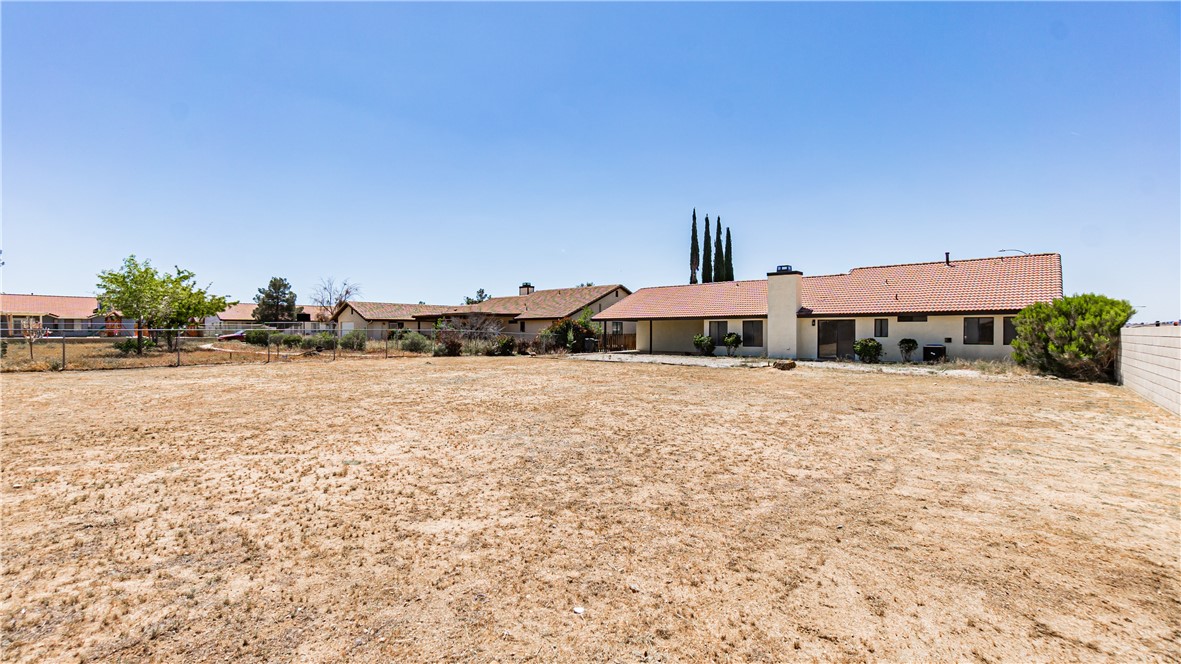 Detail Gallery Image 18 of 22 For 13677 Ivanpah Rd, Apple Valley,  CA 92308 - 3 Beds | 2 Baths
