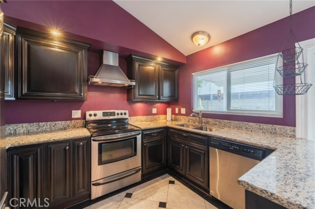 Detail Gallery Image 12 of 33 For 10092 Dana Dr, Huntington Beach,  CA 92646 - 3 Beds | 2 Baths