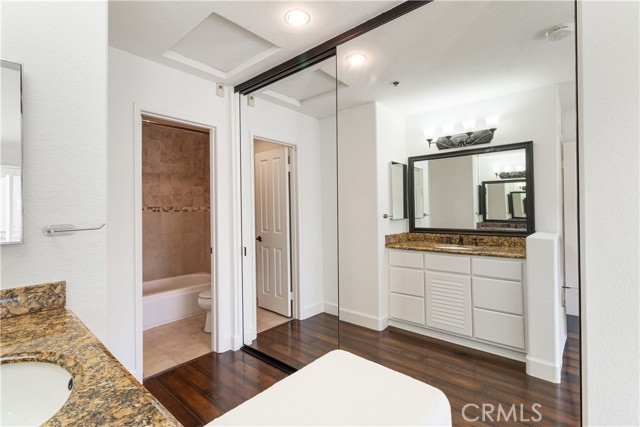 MLS #OC25178232 image #33