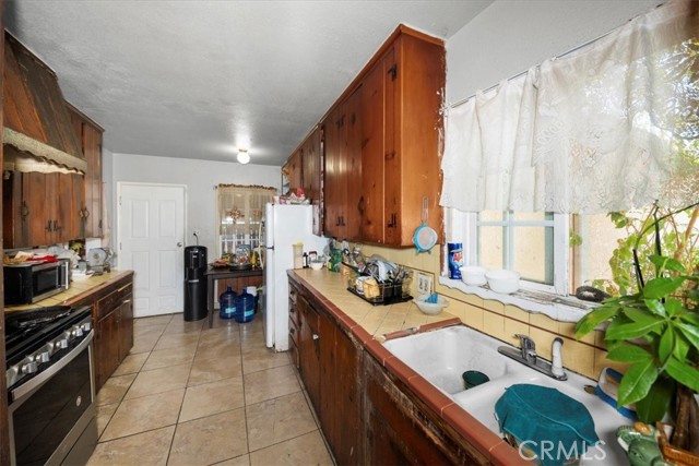 11457 Oxnard Street, North Hollywood CA: https://media.crmls.org/medias/6f988c9d-6b37-473a-9447-d25b0fca0d32.jpg