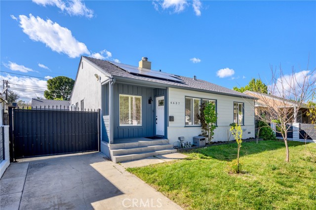 Detail Gallery Image 2 of 30 For 6637 Capps, Reseda,  CA 91335 - 3 Beds | 2/1 Baths