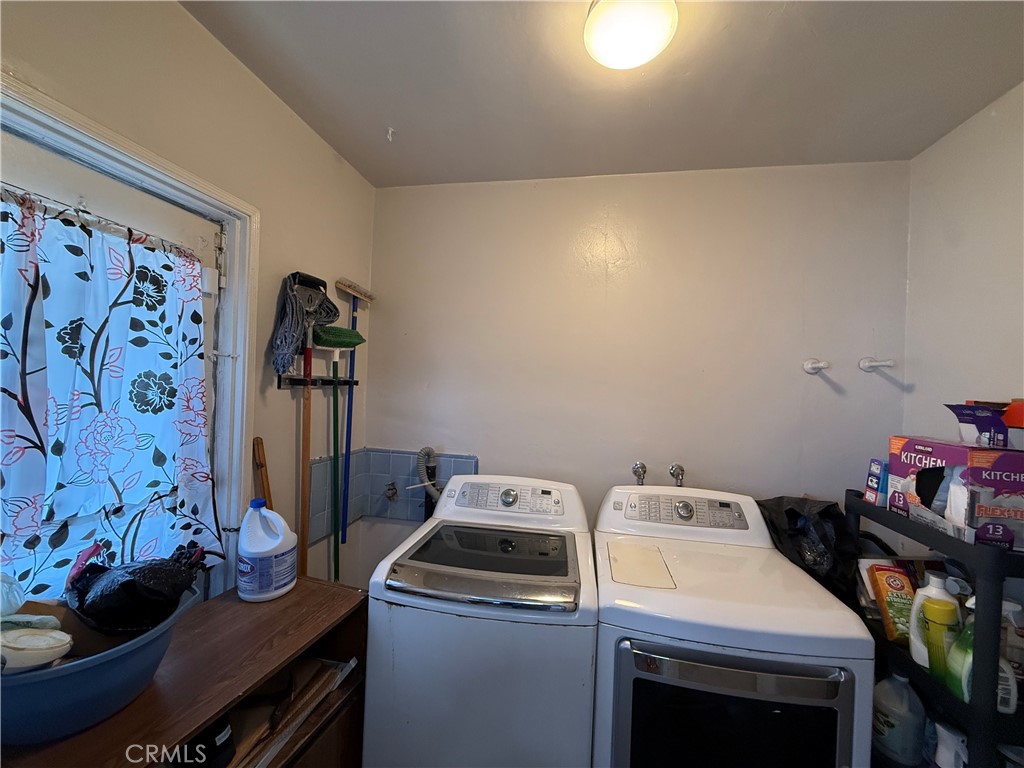 https://media.crmls.org/medias/6f993fc4-e0d5-4466-bde0-ede8946fa109.jpg?preset=X-Large