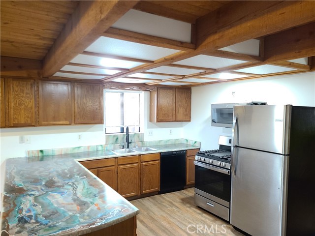 Detail Gallery Image 37 of 58 For 31194 Outer Highway 18, Running Springs,  CA 92382 - 4 Beds | 4 Baths