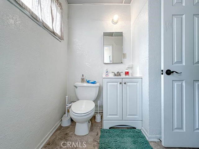 3915 E 11th Street, Long Beach CA: https://media.crmls.org/medias/6f9b7cde-8a86-435d-ac88-332508eb9ea0.jpg