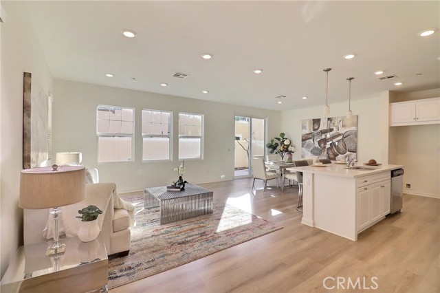 Detail Gallery Image 7 of 33 For 2076 E Sentinel Privado, Ontario,  CA 91764 - 4 Beds | 3 Baths