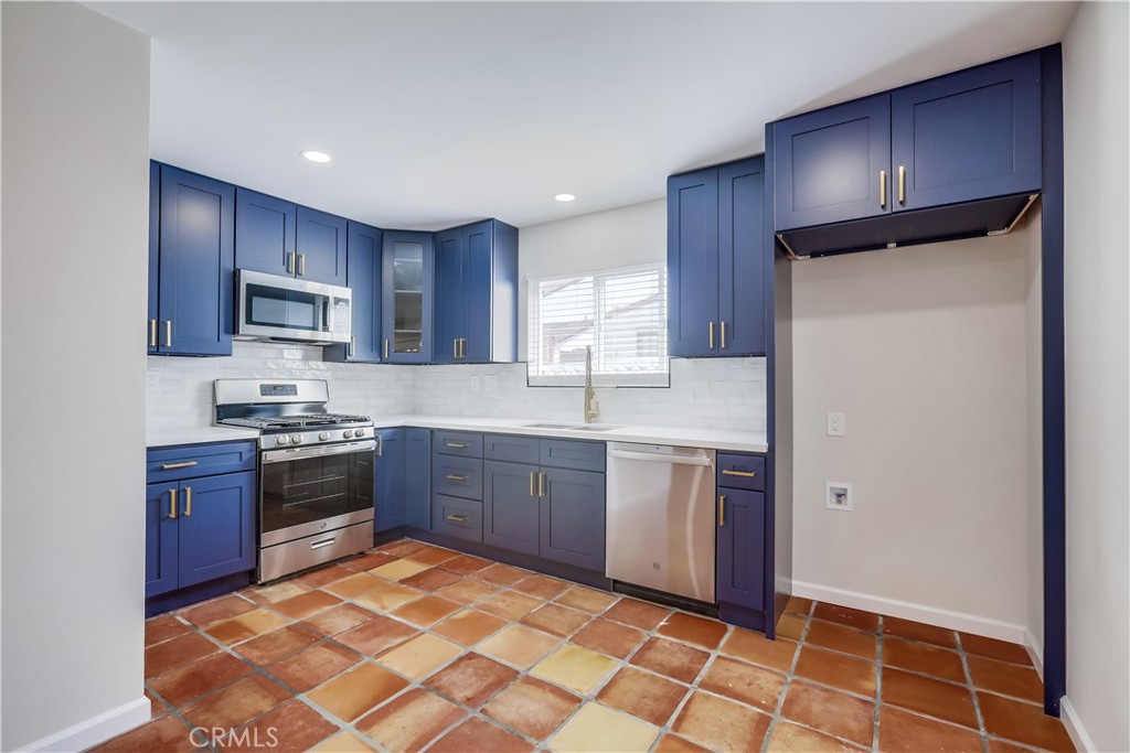 205 W Escalones #B