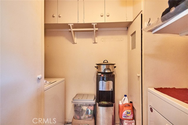 8034 Worthy Drive, Westminster CA: https://media.crmls.org/medias/6f9c3149-e71a-47db-822b-5e3665aabe4a.jpg