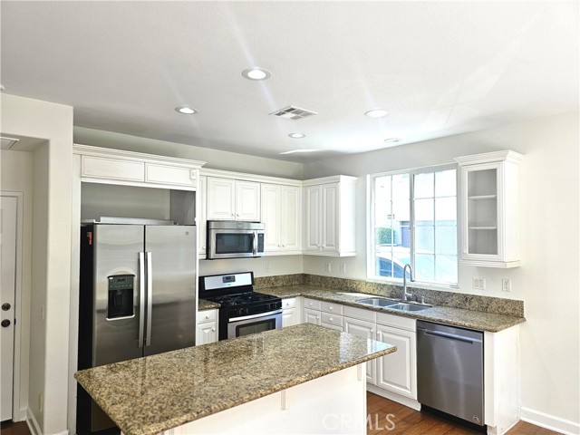 2862 Echo Springs Drive, Corona CA: https://media.crmls.org/medias/6f9d05a6-e8c9-410f-bd98-42ee295b82b5.jpg