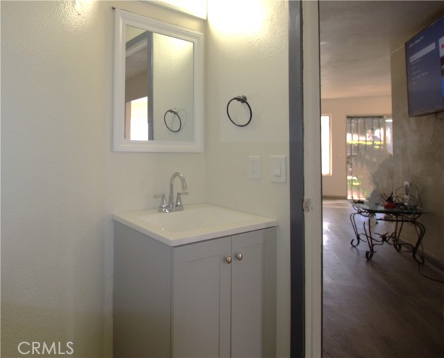 Detail Gallery Image 11 of 32 For 176 Racquet Club Dr, Compton,  CA 90220 - 3 Beds | 2/1 Baths