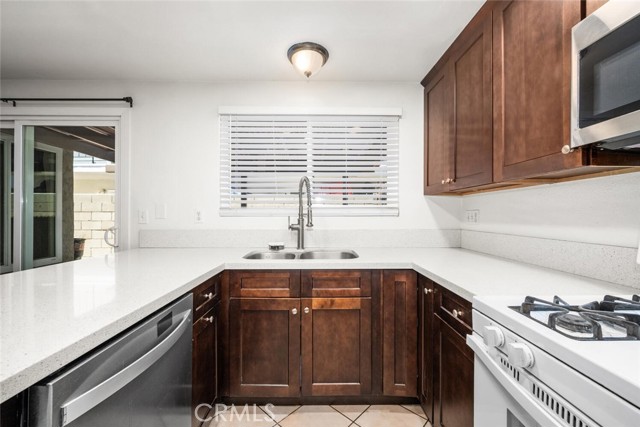 10395 Hammontree Drive, Garden Grove CA: https://media.crmls.org/medias/6f9f9a06-ab5d-4b28-8e1c-08e133bd292f.jpg