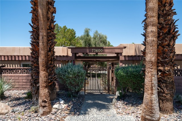 Detail Gallery Image 2 of 27 For 73600 San Gorgonio Way, Palm Desert,  CA 92260 - – Beds | – Baths
