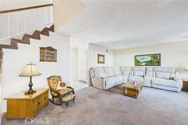Detail Gallery Image 4 of 25 For 1331 W Cerritos #25,  Anaheim,  CA 92802 - 3 Beds | 2/1 Baths