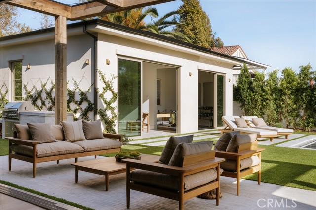 Detail Gallery Image 37 of 50 For 4748 Noble Ave, Sherman Oaks,  CA 91403 - 5 Beds | 5/1 Baths