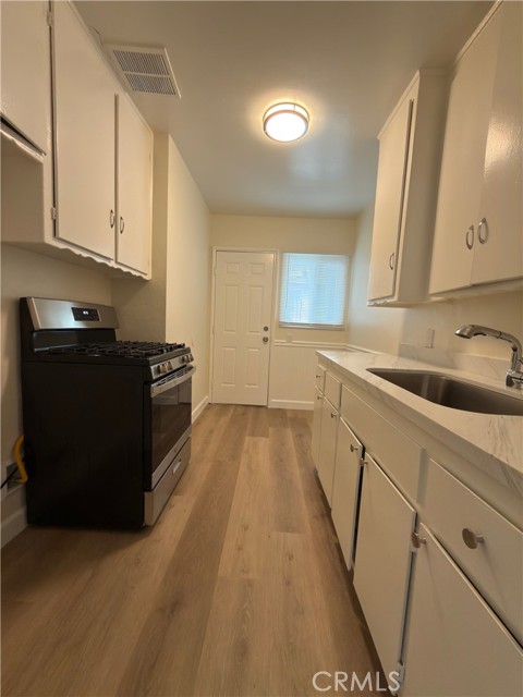 Detail Gallery Image 5 of 7 For 628 N Olive #C,  Anaheim,  CA 92805 - 2 Beds | 1 Baths