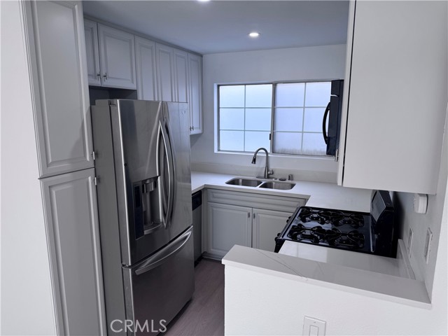 Detail Gallery Image 4 of 17 For 5515 Canoga Ave #221,  Woodland Hills,  CA 91367 - 2 Beds | 2 Baths