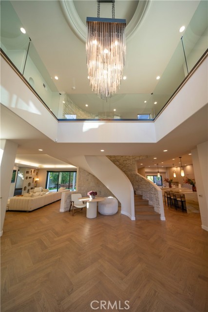 Detail Gallery Image 18 of 74 For 17437 Oak Creek Ct, Encino,  CA 91316 - 5 Beds | 5/1 Baths