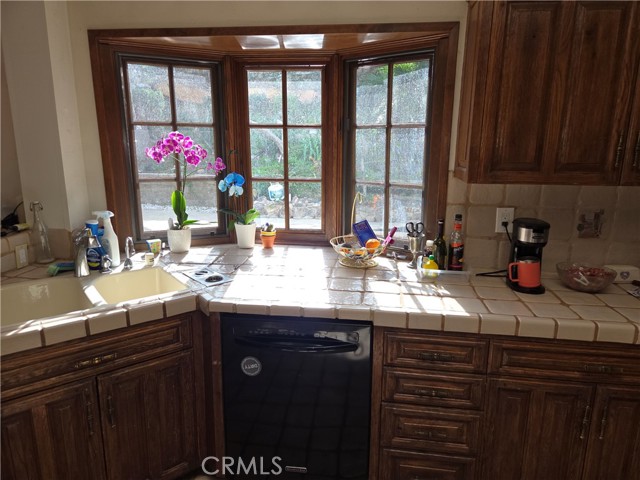 Detail Gallery Image 3 of 13 For 25447 via Novia, Valencia,  CA 91355 - 4 Beds | 2 Baths