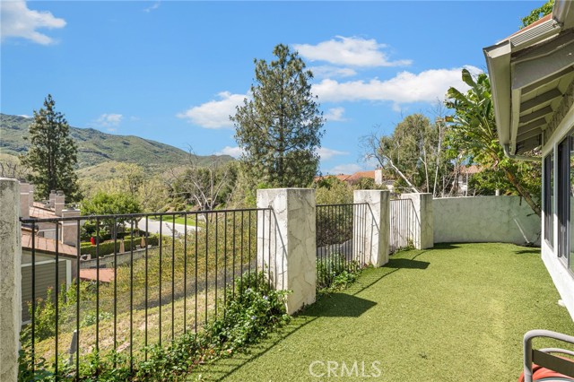 Detail Gallery Image 3 of 43 For 29752 Strawberry Hill Dr, Agoura Hills,  CA 91301 - 3 Beds | 3 Baths