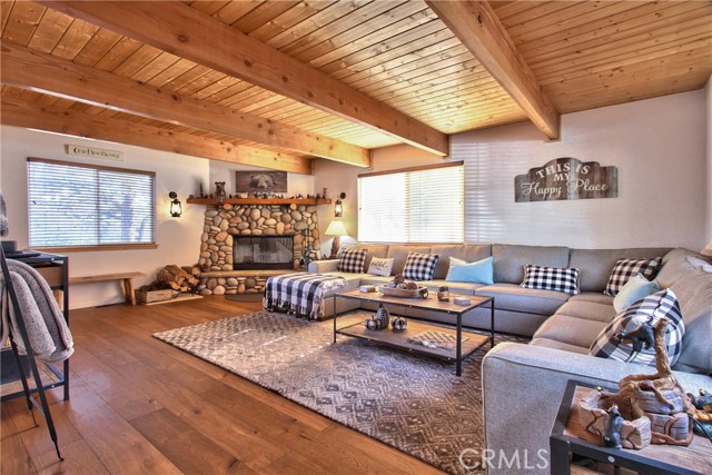 Detail Gallery Image 3 of 36 For 525 Pine Ln, Sugarloaf,  CA 92386 - 3 Beds | 2 Baths