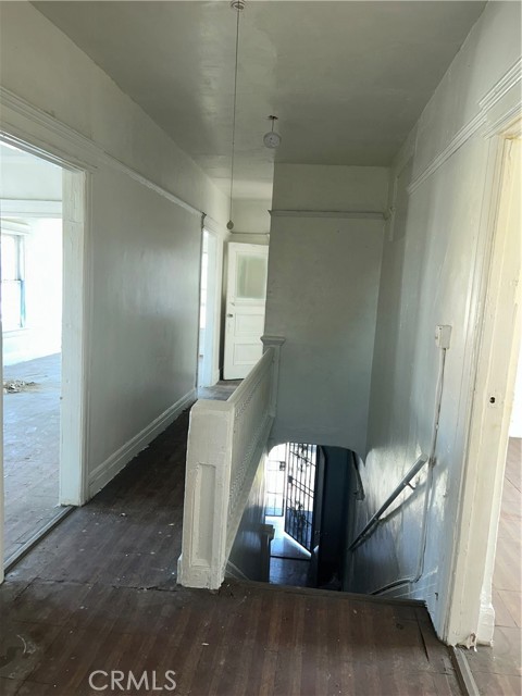 146 E 45th Street, Los Angeles CA: https://media.crmls.org/medias/6fa49b1f-89b5-4ecc-bcc6-bd67c63cdf94.jpg