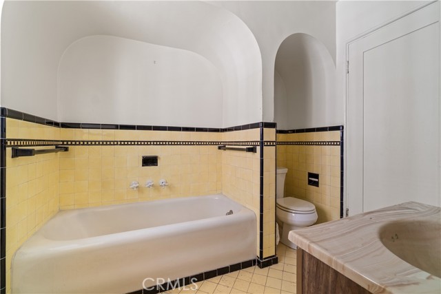 Detail Gallery Image 25 of 51 For 138 N Swall Dr, Beverly Hills,  CA 90211 - – Beds | – Baths