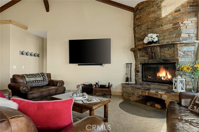 Detail Gallery Image 6 of 44 For 27920 Matterhorn, Lake Arrowhead,  CA 92352 - 5 Beds | 3/1 Baths