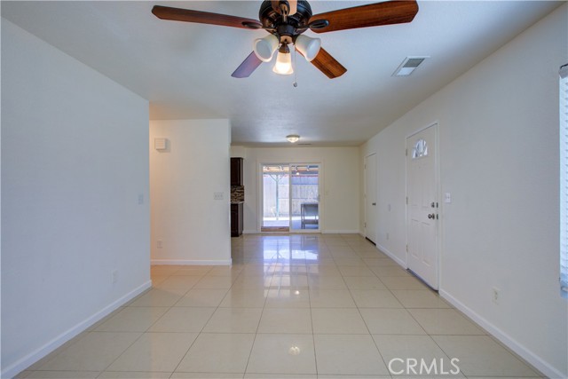 402 La Mesa Street, Merced CA: https://media.crmls.org/medias/6fa5a51d-d45c-4b14-a0e3-3838df950fb7.jpg