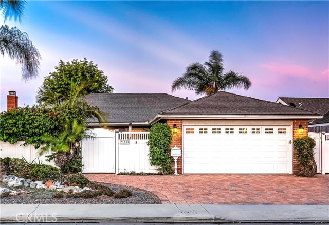 21192 Greenboro Ln, Huntington Beach, CA 92646