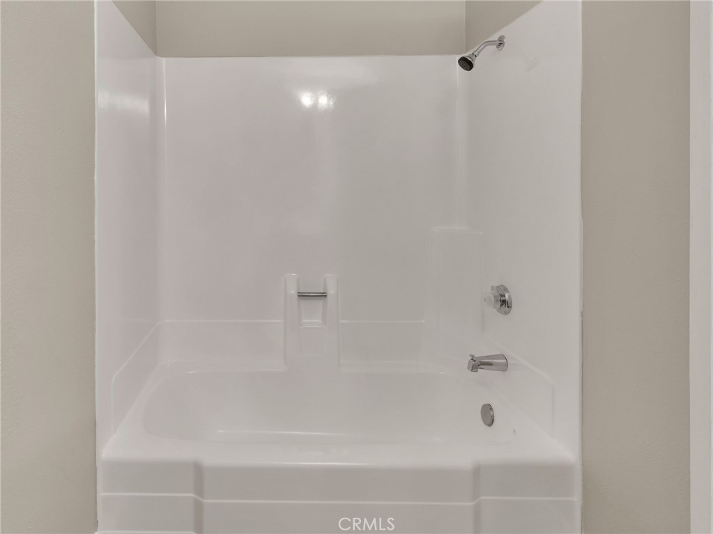 https://media.crmls.org/medias/6fa68a9d-7ae9-4fd7-8f80-13743113d941.jpg?preset=X-Large