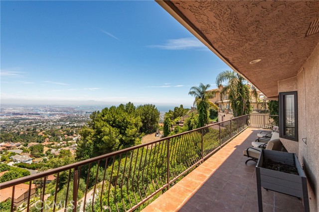 3300 Crownview Drive, Rancho Palos Verdes CA: https://media.crmls.org/medias/6fa721a7-77d6-4471-940d-4c000aac294e.jpg