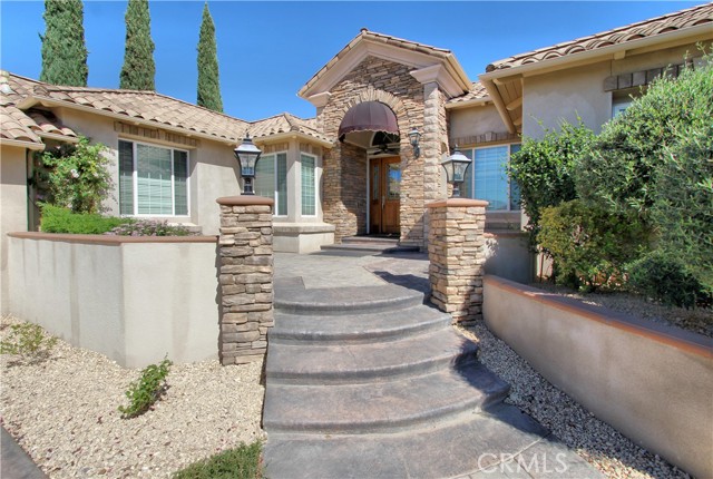 Detail Gallery Image 8 of 70 For 11009 Plum View Ln, Yucaipa,  CA 92399 - 4 Beds | 4/1 Baths